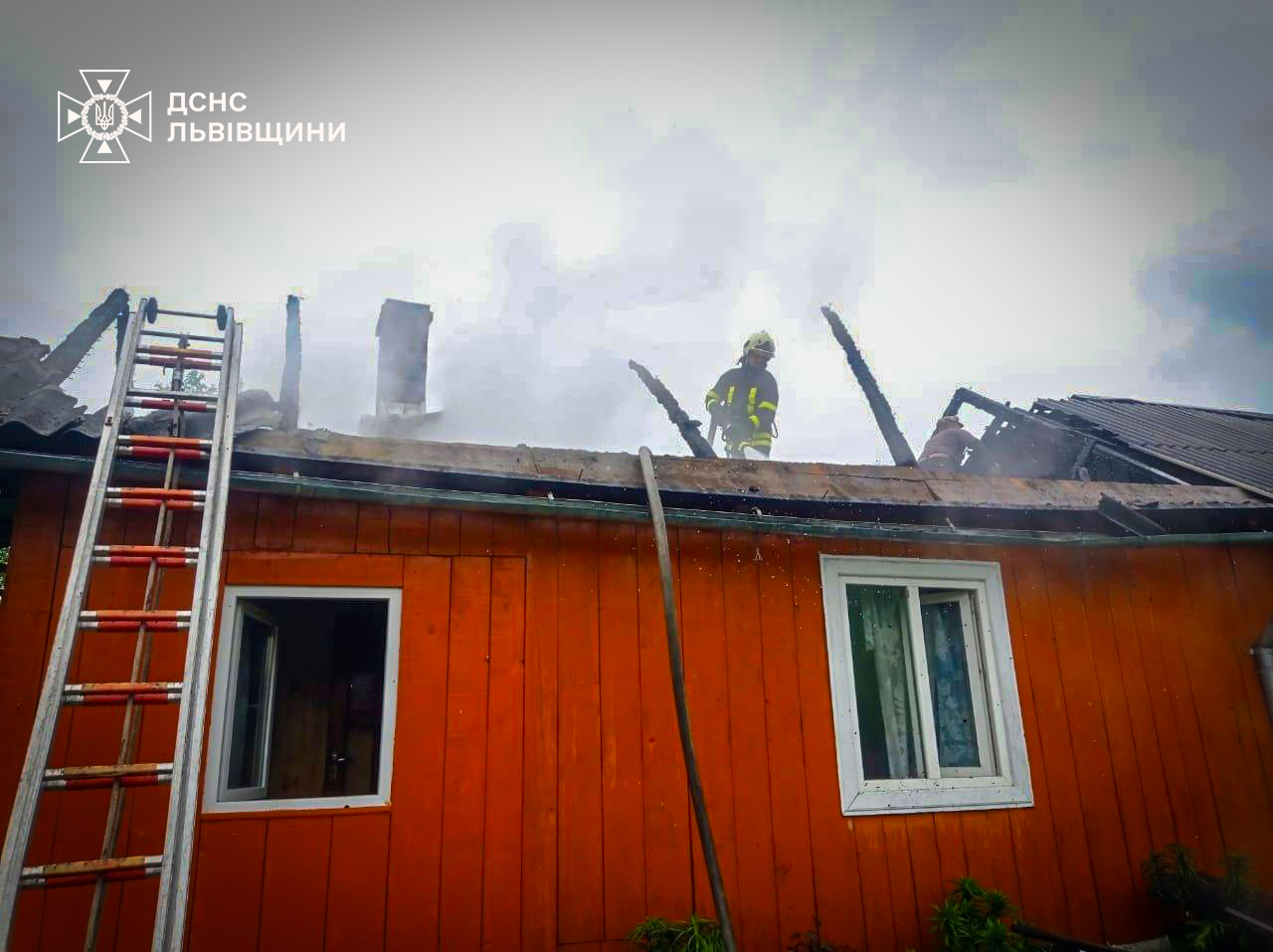 На Дрогобиччині вогнеборці врятували від знищення вогнем три будівлі