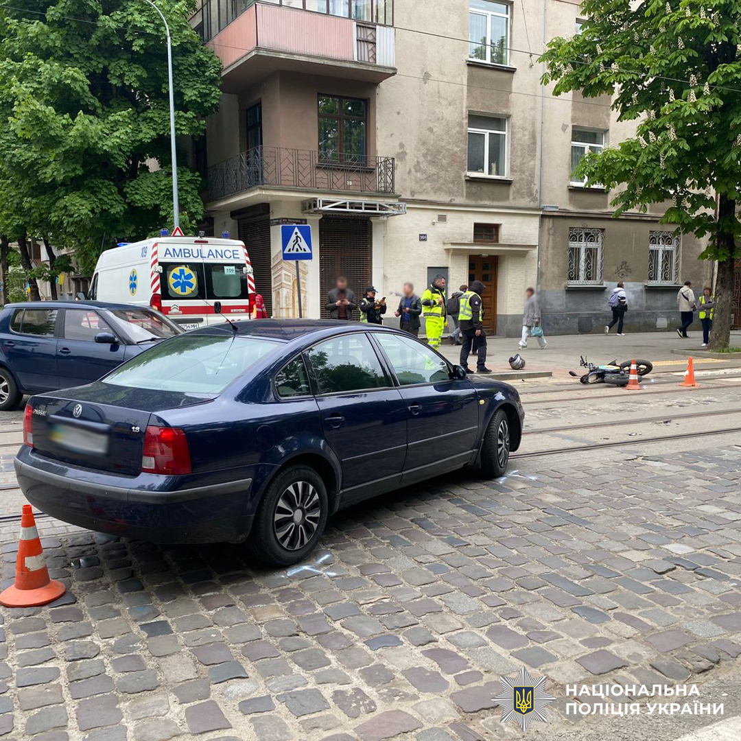 У Львові внаслідок зіткнення з автомобілем травмований водій електровелосипеда