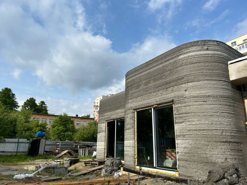 У Львові завершують фасадні роботи ЗD-корпусу школи на вулиці Варшавській (ФОТО)