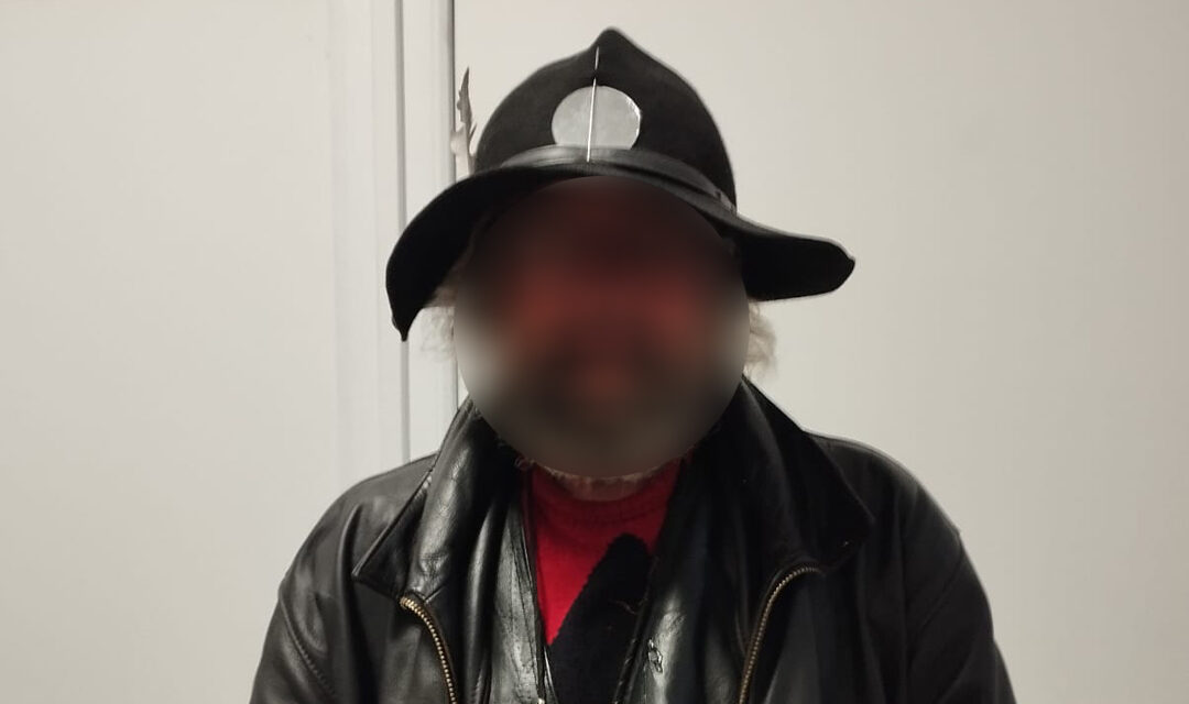 Поліцейські притягнули до відповідальності чоловіка, який зірвав прапори з меморіалу на алеї Героїв у Львові