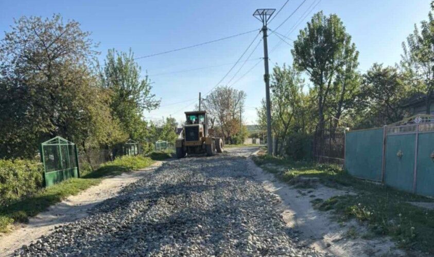 У Львівській громаді розпочали ремонтувати ґрунтові дороги