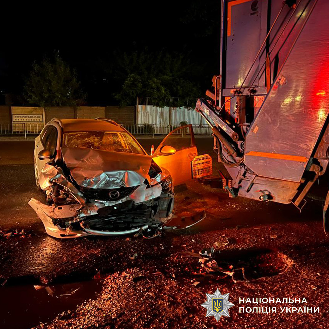 У Львівському районі внаслідок ДТП з вантажівкою постраждали троє людей