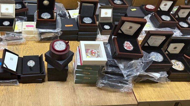 Прикордонники викрили контрабанду взуття та монет