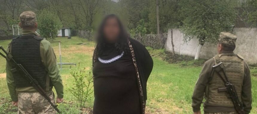 На кордоні з Молдовою затримали чоловіка у жіночому вбранні
