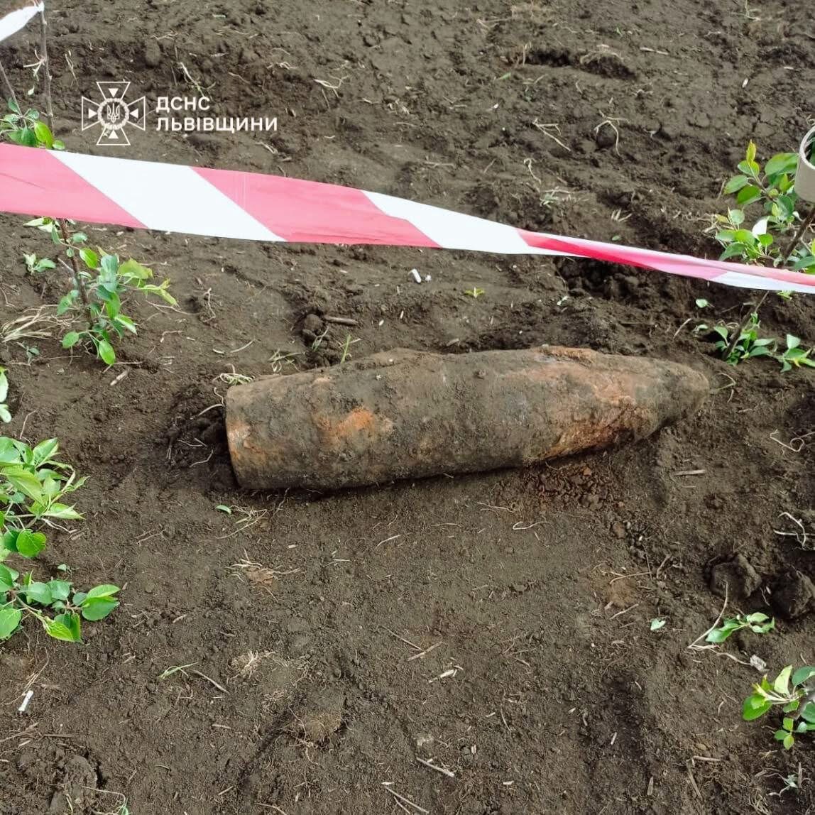 На території Золочівського району були знайдені застарілі боєприпаси