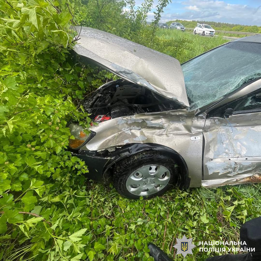 На Львівщині внаслідок зіткнення з вантажівкою травмований 5-річний хлопчик