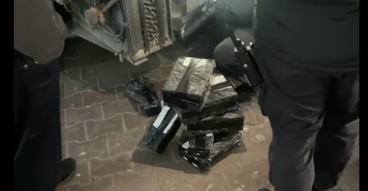 На ПП “Краківець” у рейсовому автобусі виявили 500 флаконів з рідинами для електронних сигарет