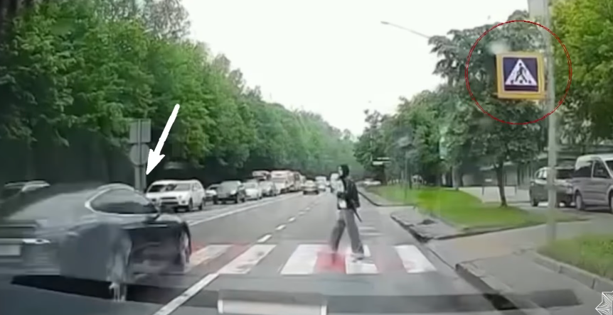 Ледь не наїхала на пішохода: у Львові через соцмережі виявили 40-річну водійку