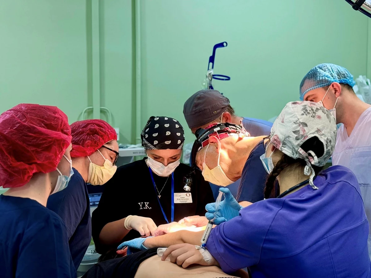 Американські фахівці розпочали оперативні втручання в межах восьмої благодійної місії у Центрі дитячої медицини