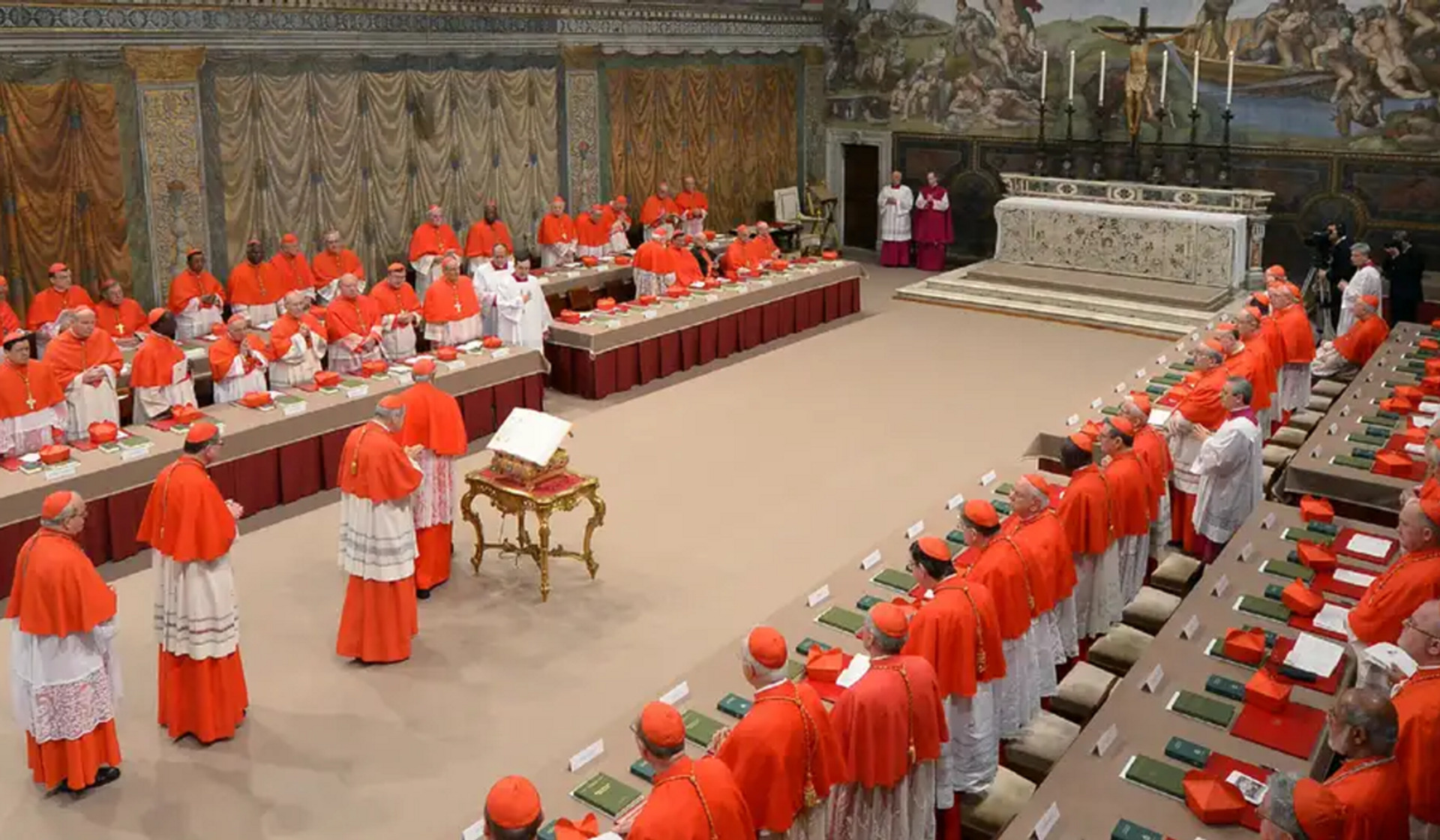 Нового Папу Римського не змогли обрати з першого разу.