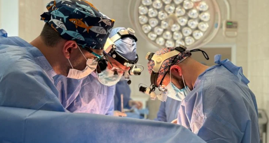 Львівські медики подарували життя чотирьом пацієнтам: на Закарпатті пересадили серце, нирки та печінку донора (ФОТО)