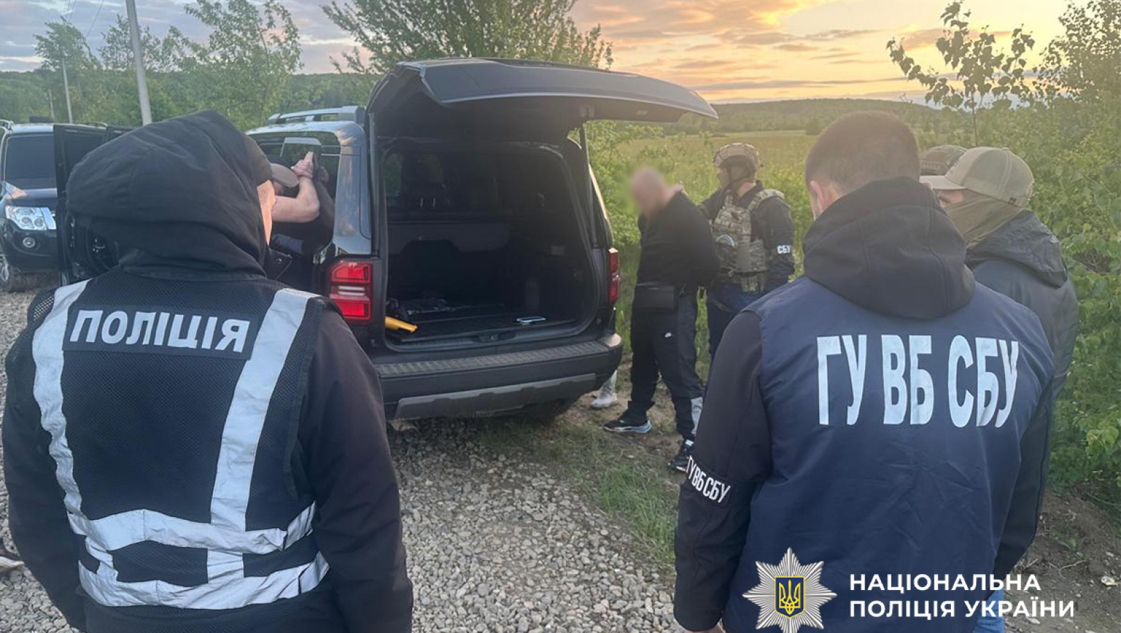 11 тисяч за втечу: поліція Львівщини затримала чоловіка, який віз ухилянта до кордону з Румунією (ФОТО)