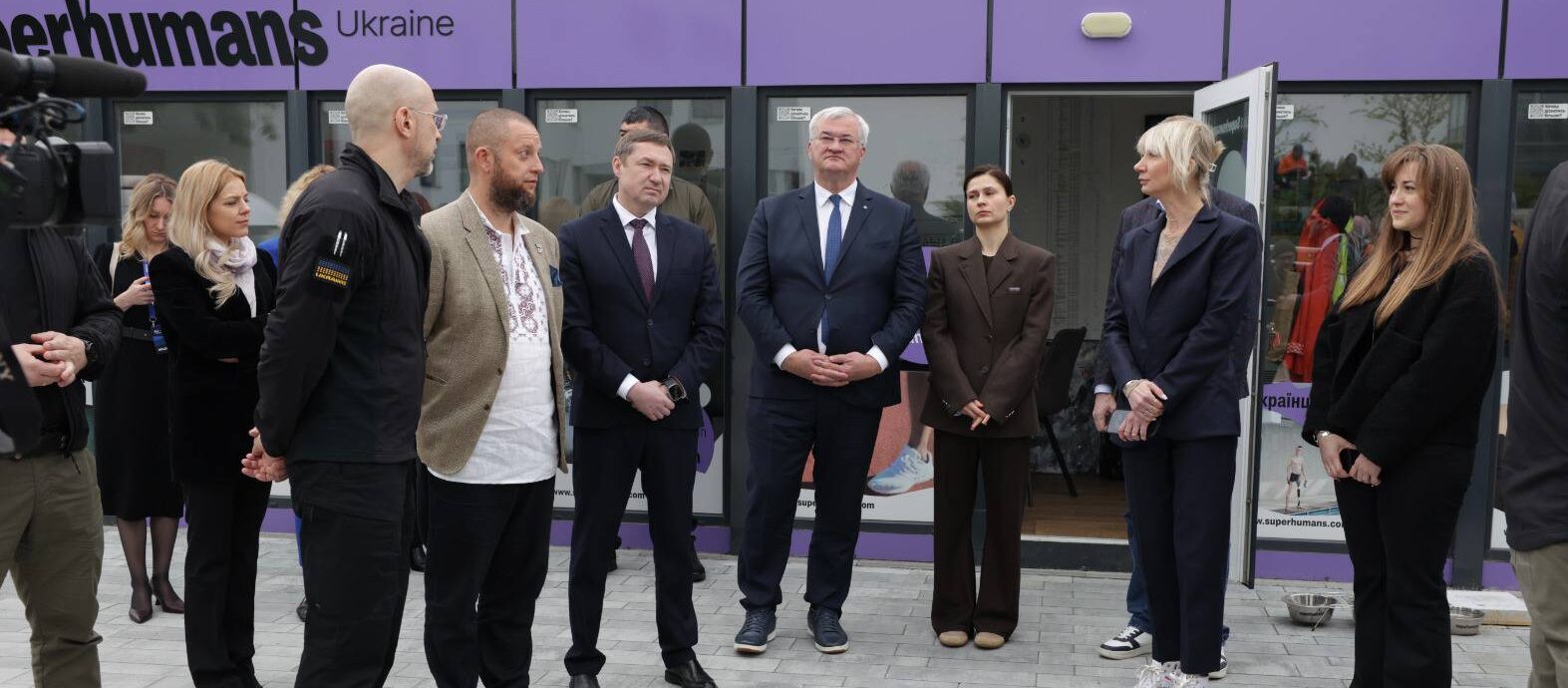 До реабілітаційного центру Superhumans приїхали міжнародні партнери: слухали постраждалих і підтримали роботу медиків
