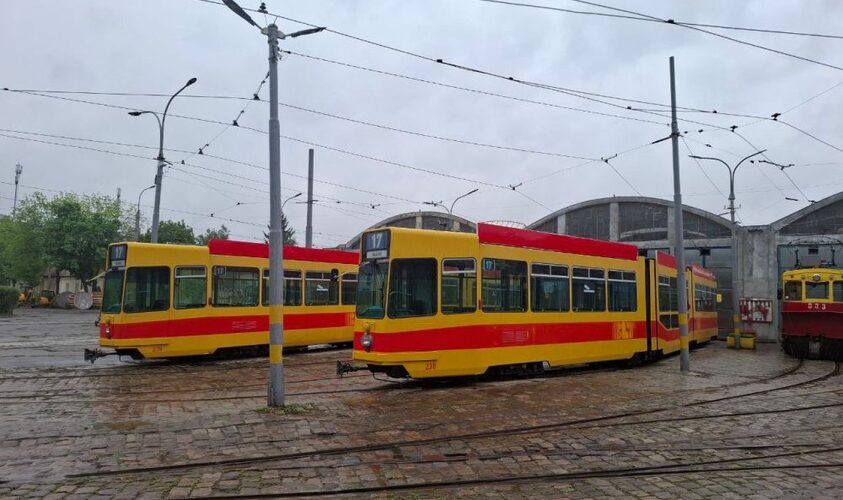 Львів отримав ще два трамваї зі швейцарського Базеля