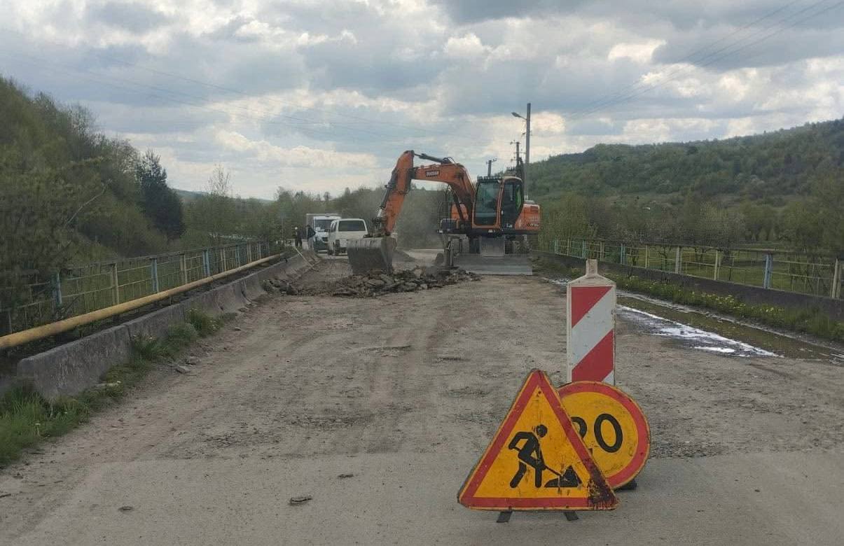 На автомобільній дорозі Стрілки – Новий Кропивник розпочали ремонт мостових переходів