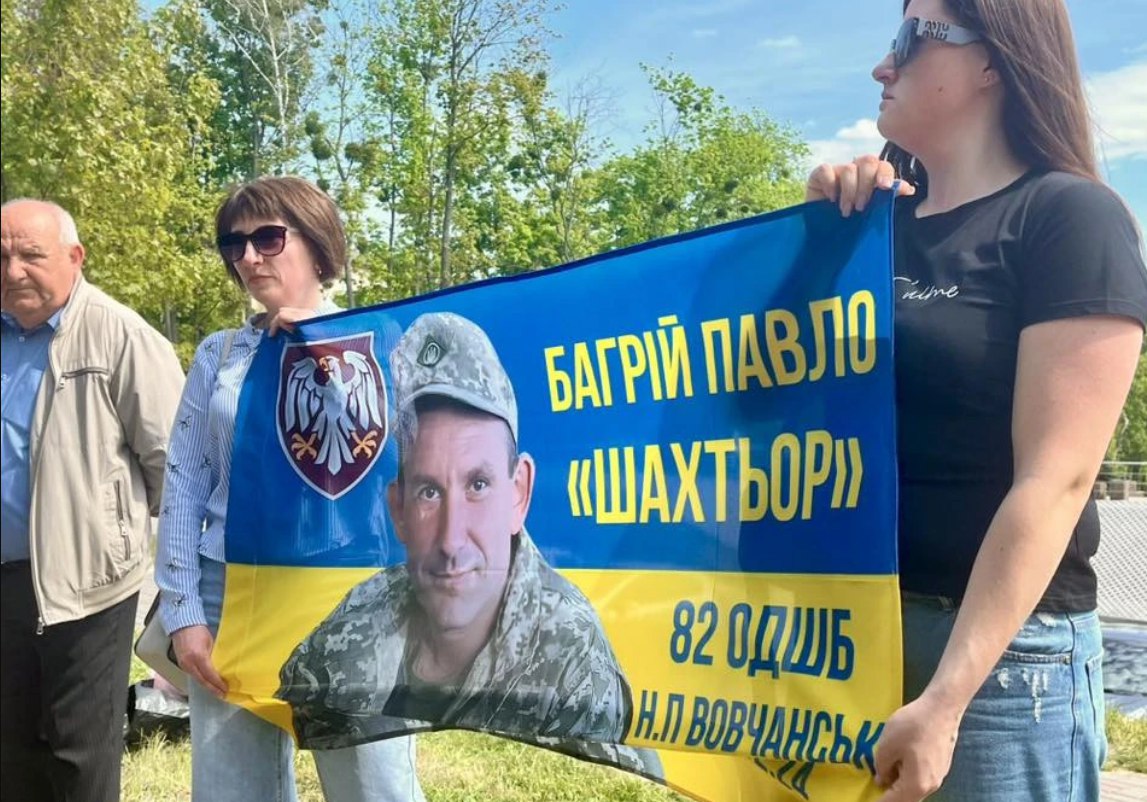 Рідні полонених і зниклих Захисників провели мовчазну акцію