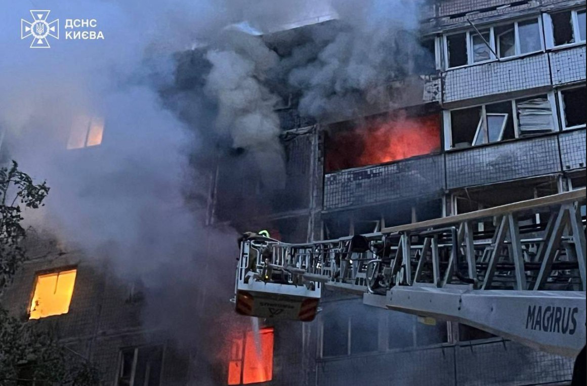 Київ зазнав комбінованої атаки: є загиблі та поранені, серед них діти