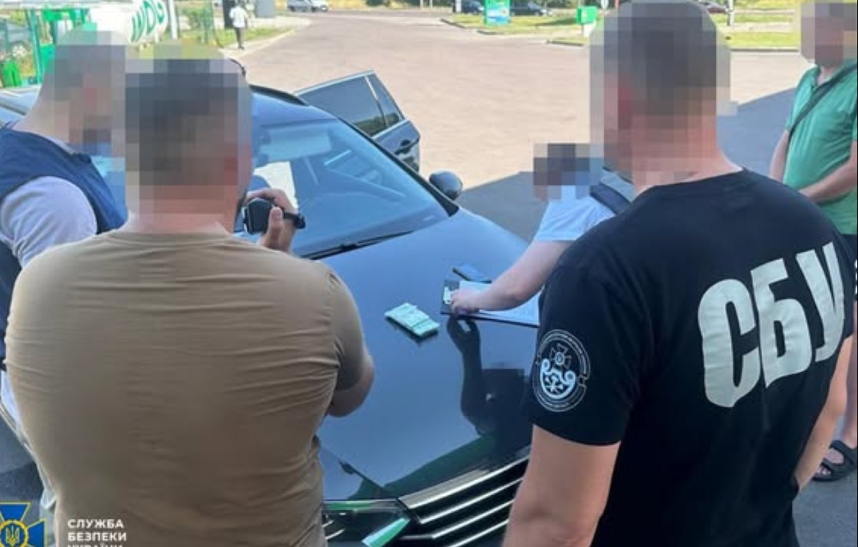 $12 тисяч за «липове» звільнення: СБУ викрила чергових ділків, які допомагали ухилятися від служби (ФОТО)