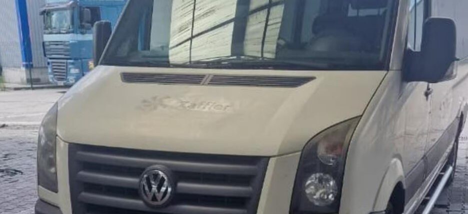На кордоні з Польщею затримали авто з фальшивими документами