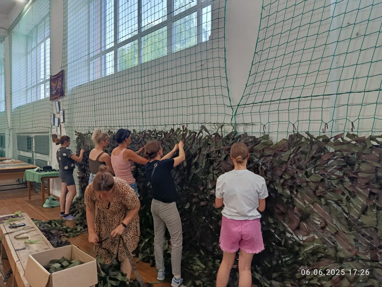У Золочівській громаді закликають долучатися до плетіння сіток у просторі «Біла світлиця»