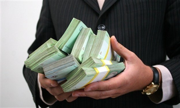 Продавав повітря та збирав мільйони: львів’янина судитимуть за фіктивний продаж квартир і зберігання зброї