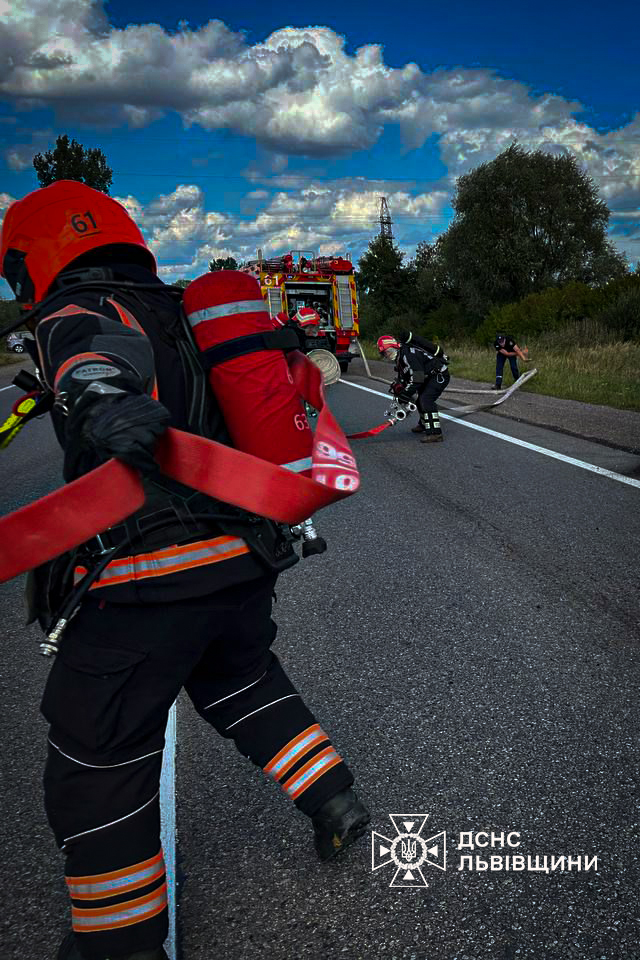 У Винниках під час руху загорівся автомобіль