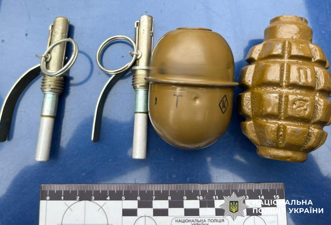 Поліцейські Львівщини викрили 35-річного чоловіка, який торгував зброєю та боєприпасами