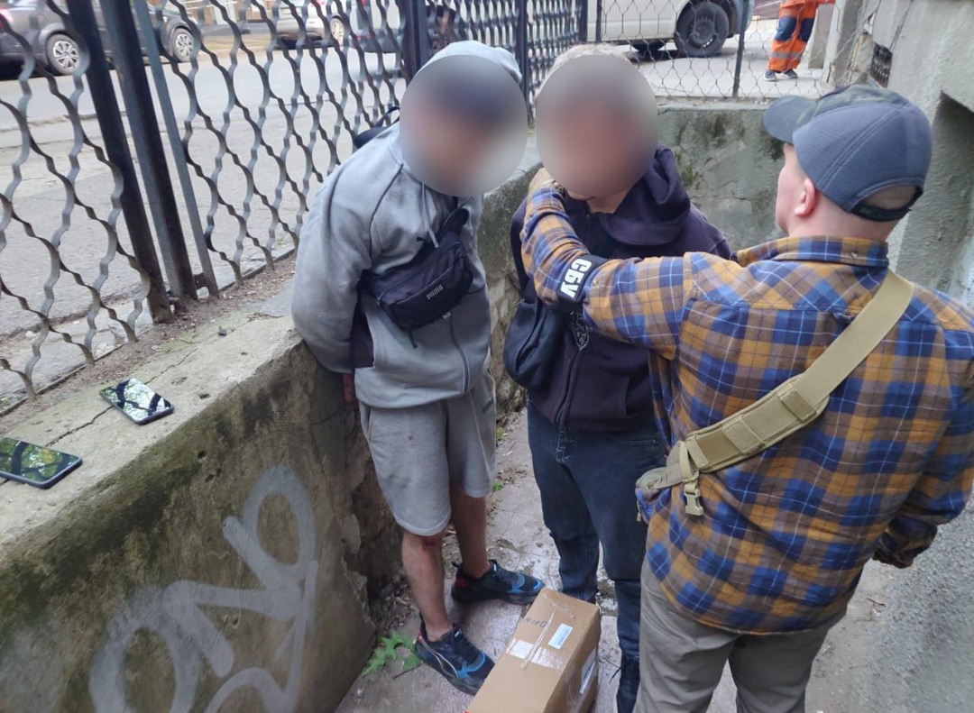 «Канабіс – поштою»: львівські митники викрили міжнародний наркотрафік