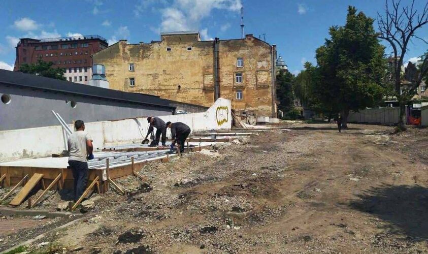 На території колишнього ринку «Добробут» знову почали будувати МАФи: місто вимагає перевірили законність робіт