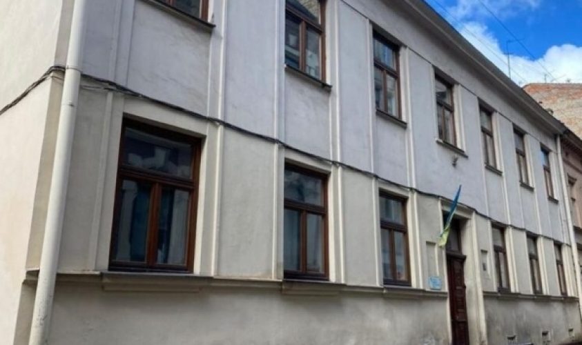 У центрі Львова відремонтують аварійну будівлю колишнього соцзахисту: з резервного фонду виділили 4,6 млн грн