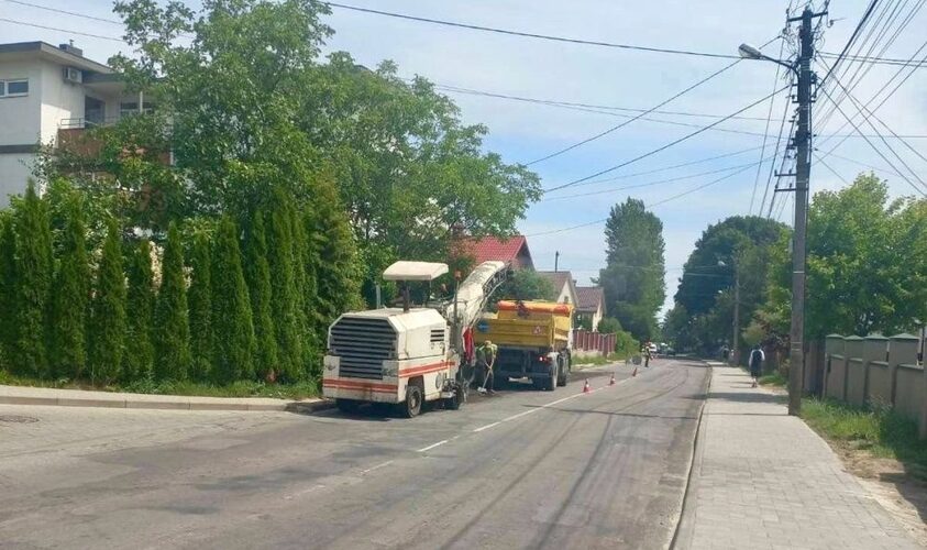 Цього тижня на вулиці Тракт Глинянський ремонтуватимуть дорогу: водіїв просять оминати ділянку