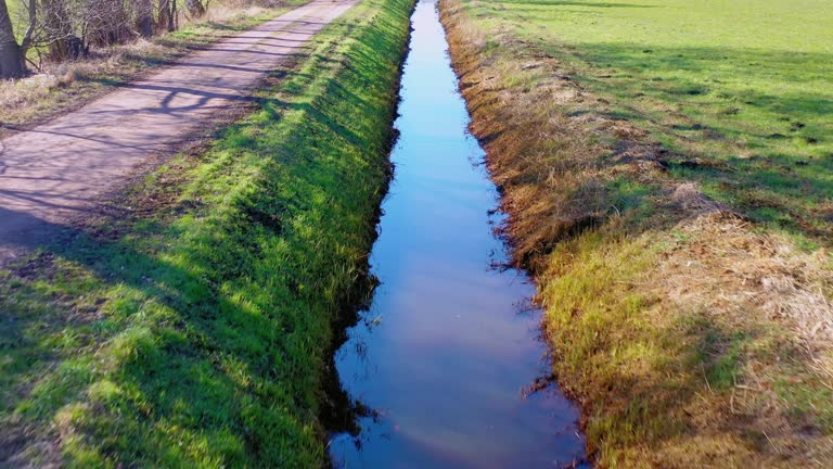 У Шептицькому виявили тіло чоловіка в канаві біля готелю