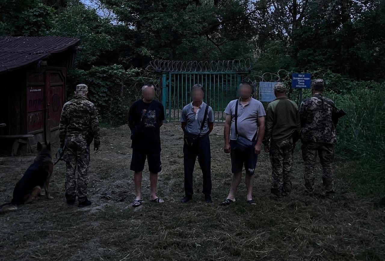 На околиці Чопа затримали трьох енергетиків зі Львівщини, які намагалися незаконно потрапити до Угорщини
