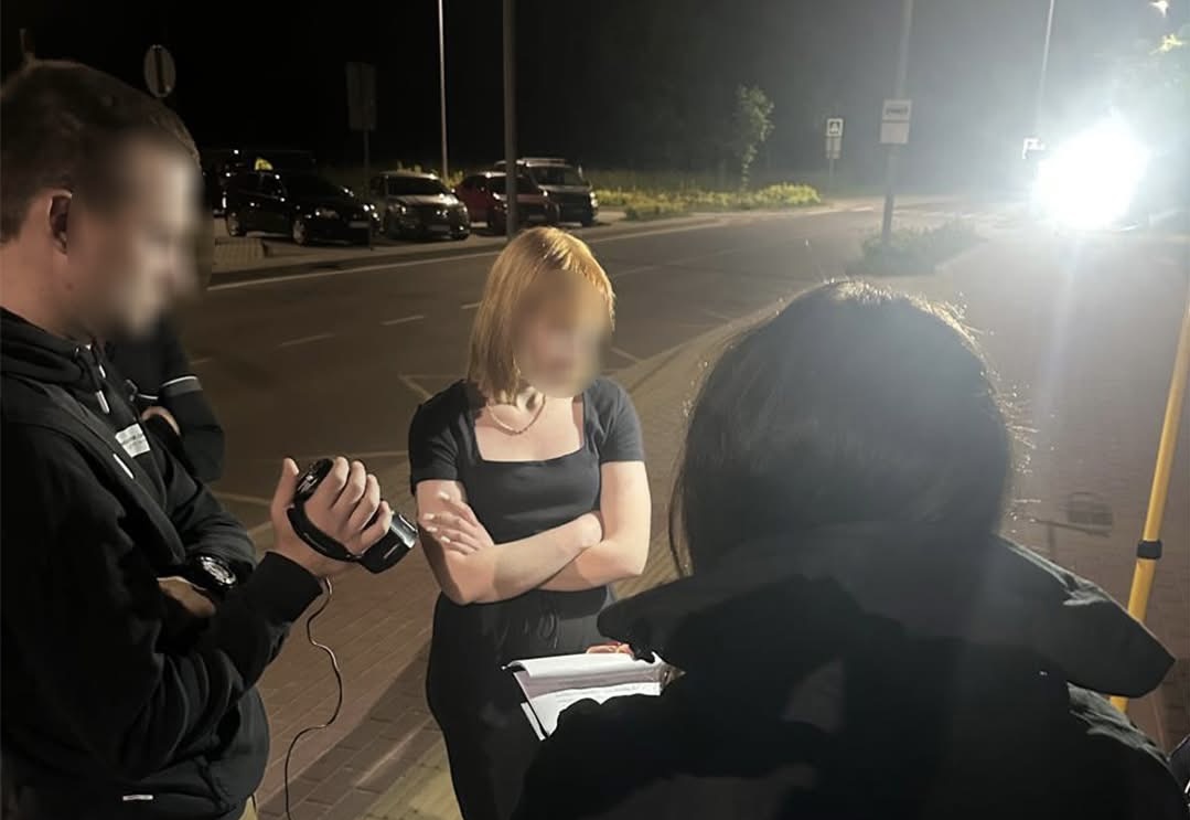 У лісопарку Львова затримали 23-річну мешканку Київщини з партією канабісу