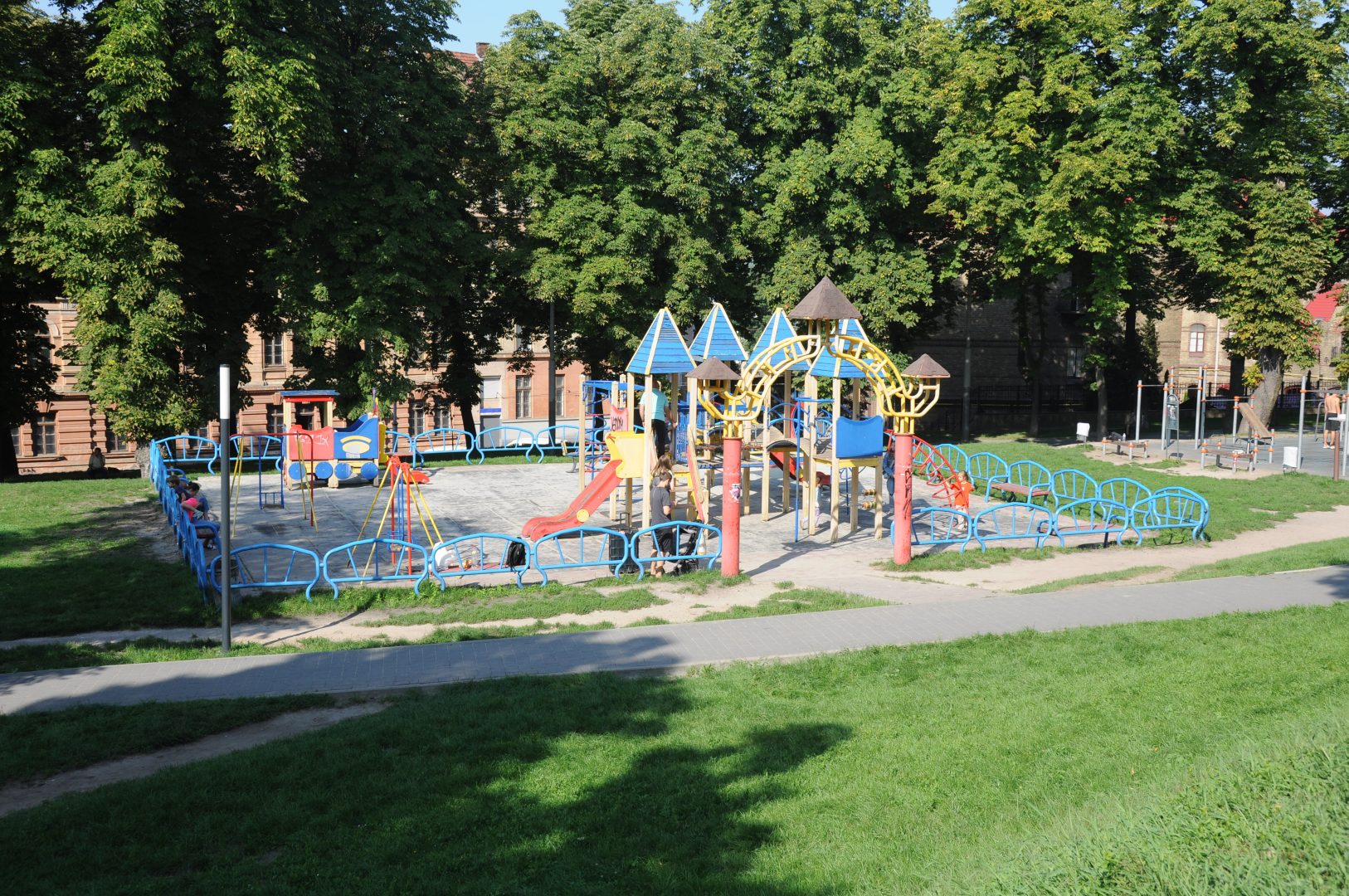 Поблизу дитмайданчика у Львові знайшли тіло 62-річної жінки