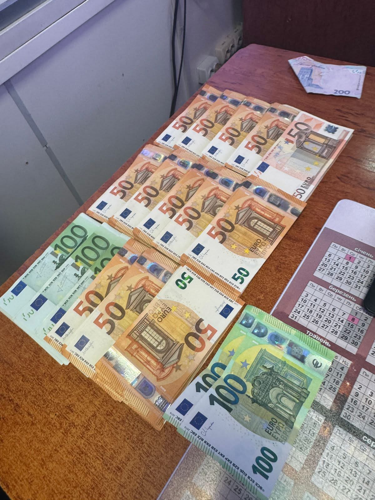 На кордоні з Польщею виявили незадекларовану готівку