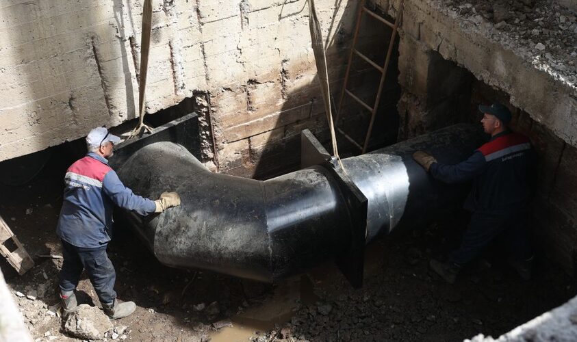 На одній із вулиць Львова стався порив на тепловій мережі: фахівці вже працюють над його відновленням