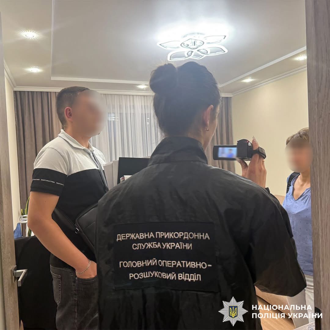 18 500 доларів за незаконне переправлення через кордон: на Львівщині  затримали організатора схеми