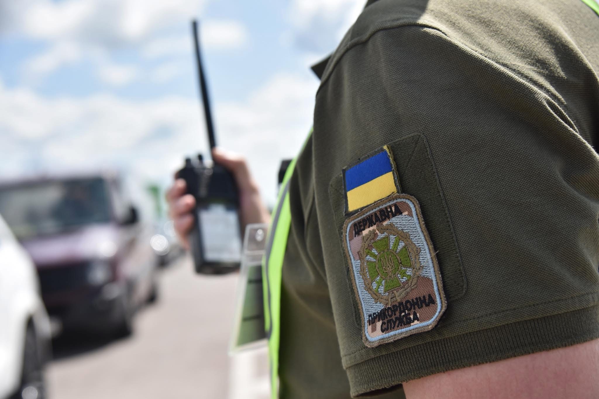 Трафік зріс на 25%: на ПП Львівщини фіксують значне навантаження