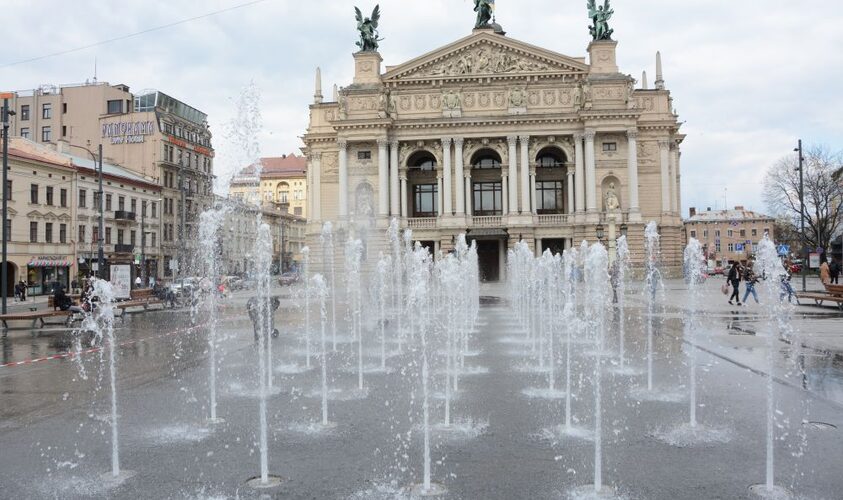В четвер біля Оперного театру не працюватиме фонтан: причина