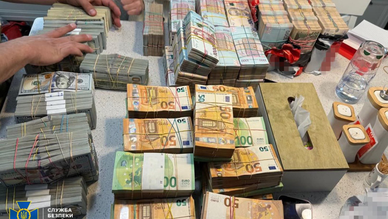 На Львівщині викрили схему розкрадання понад 64 млн грн під час закупівлі вантажівок для військових