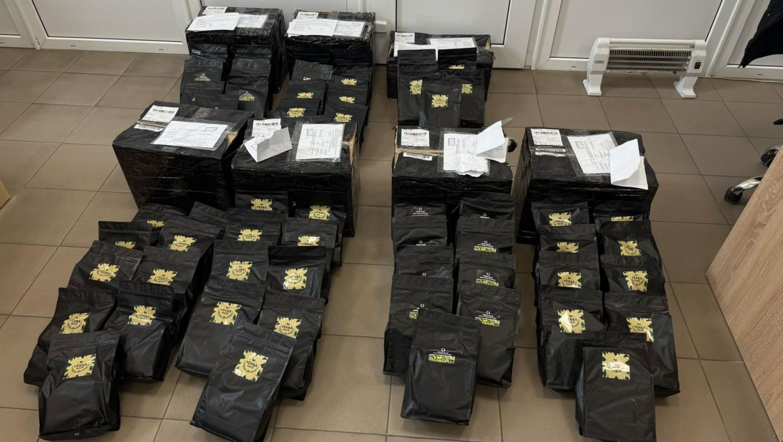 Львівські митники знайшли у посилках з Чехії 400 кг психотропів