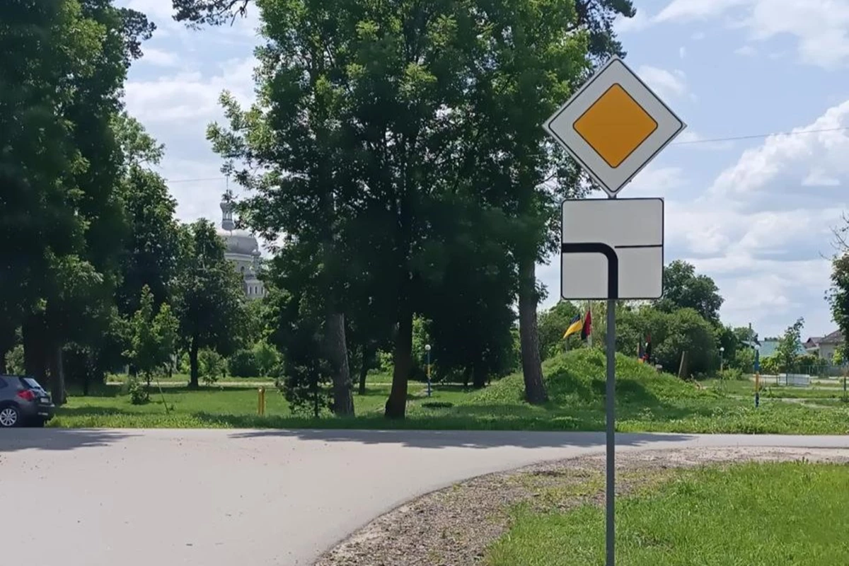 На Львівщині тривають роботи з нанесення дорожньої розмітки
