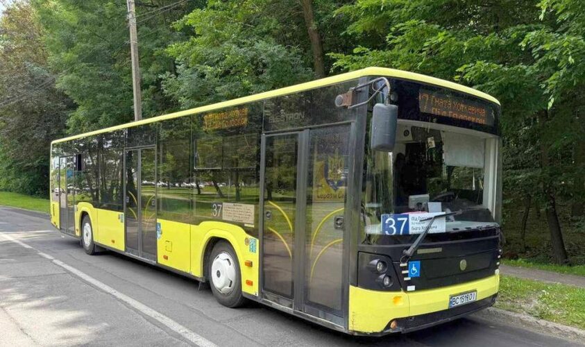 У Львові на маршрут №37 випустили 5 великих комунальних автобусів