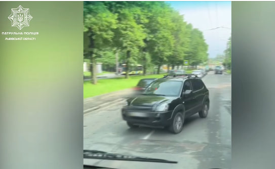 Замість хвилини мовчання — порушення ПДР: у Львові водій поїхав навпроти руху