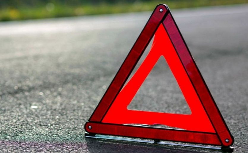 Загинув одразу, пасажирка в лікарні: на Львівщині Nissan врізався у вантажівку