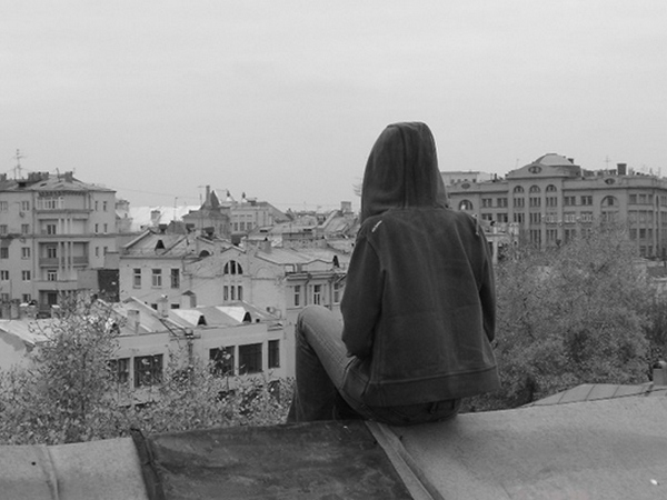 Намагався стрибнути з даху та скоїти самогубство: поліцейські на Львівщині врятували 28-річного чоловіка