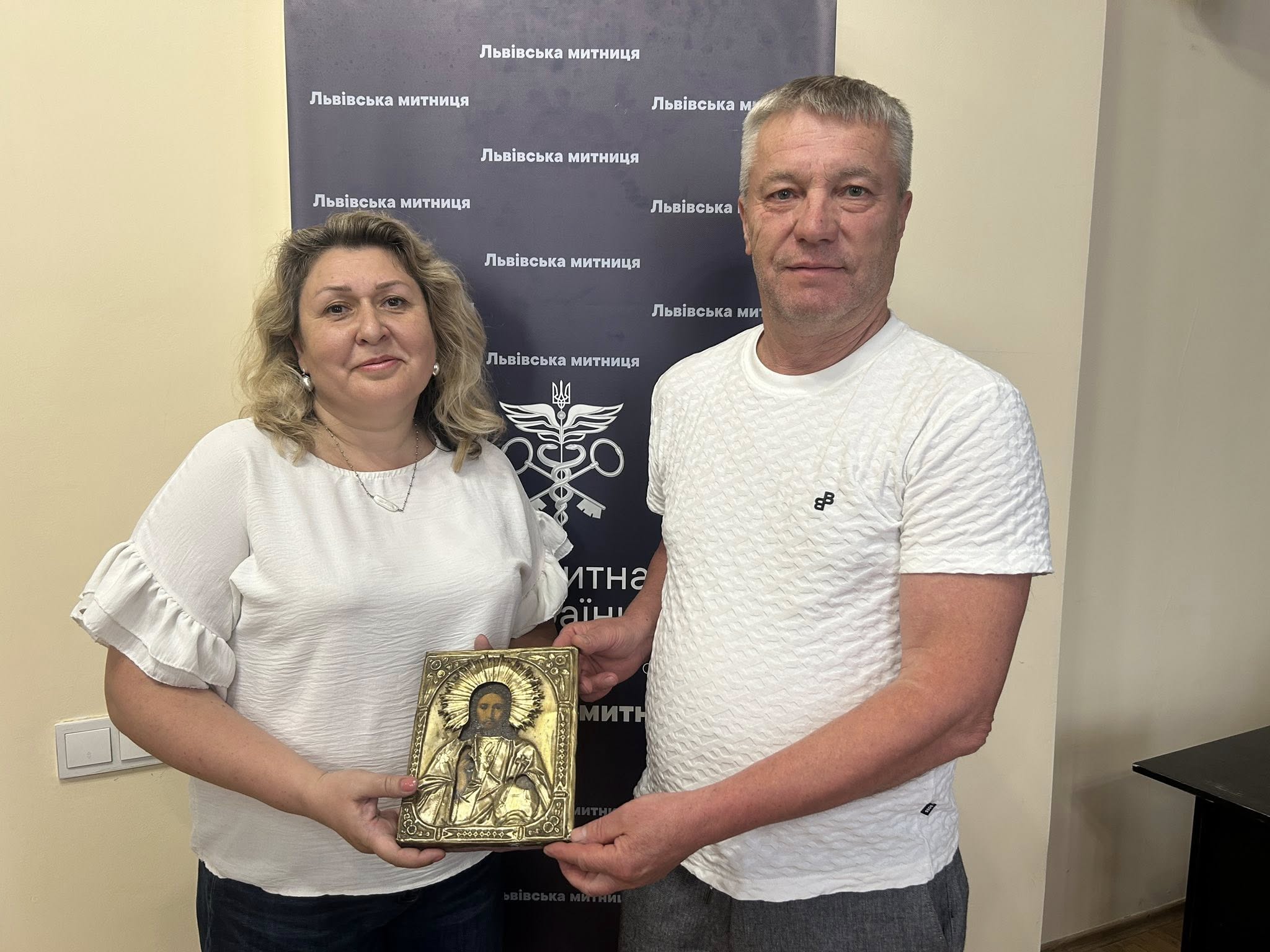 Вартість сягає понад 10 тисяч грн: львівська митниця передала музею старовинну ікону