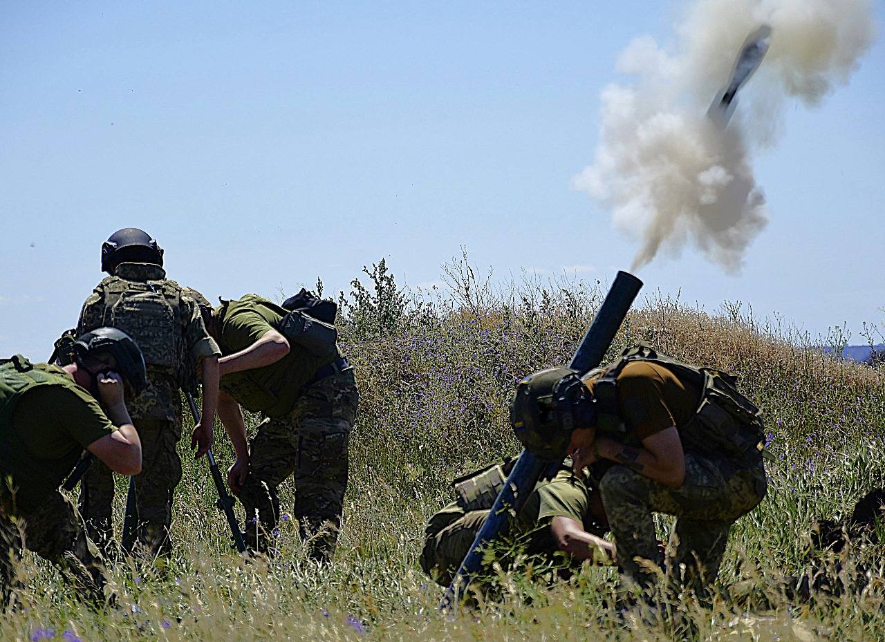 Втрати ворога: мінус 1180 росіян та 216 ворожих безпілотників