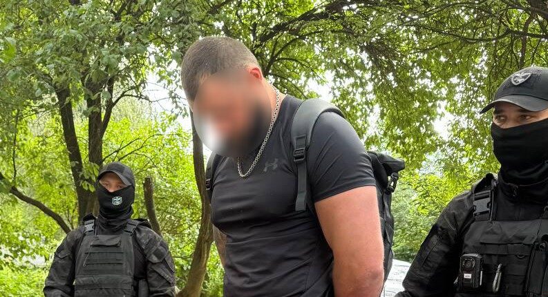 У Львові затримали наркоділка та вилучили у нього арсенал зброї